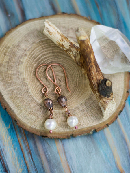 Lona Organic copper earrings with real spring blossoms and freshwater pearsl - MoonDome - 4