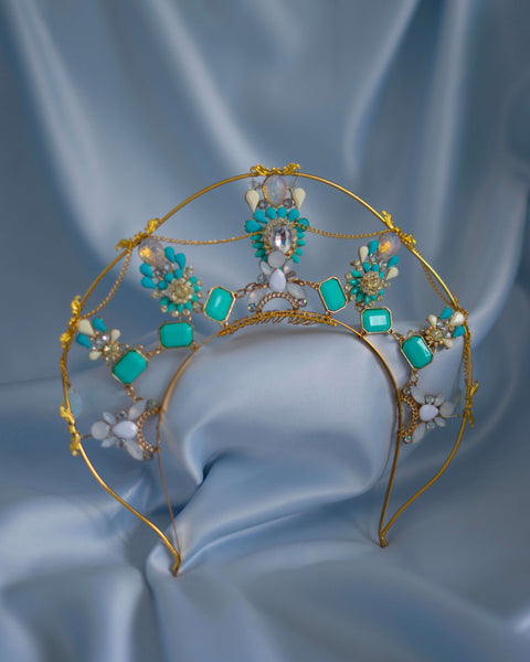 The Blue halo crown in gold