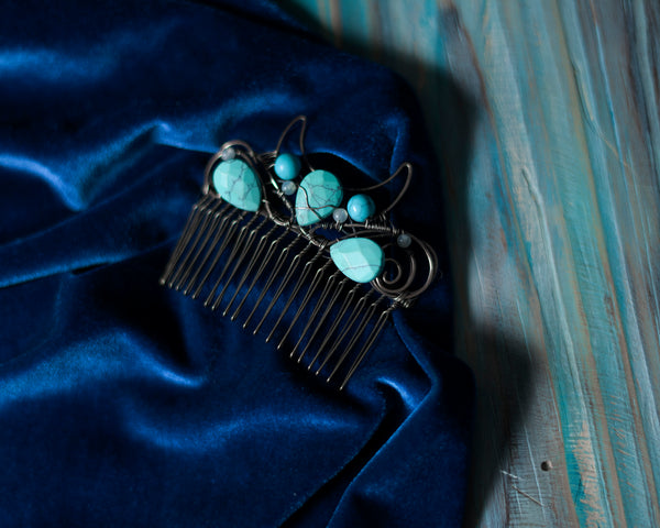 Wire wrapped moon comb