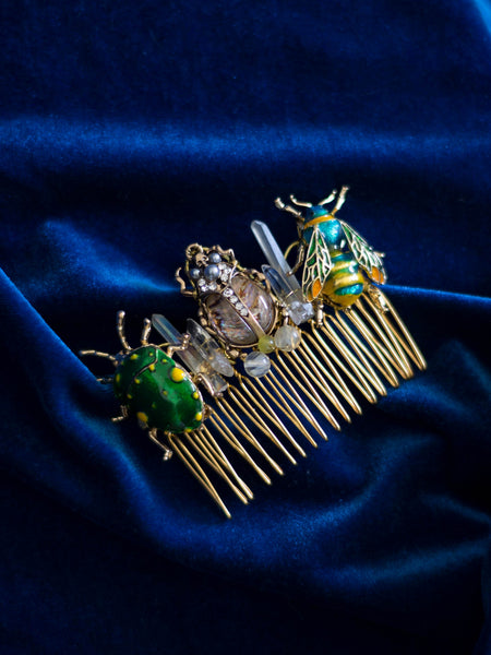 Don't bug me green comb with quartz in gold