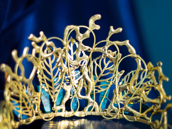 Laurel Golden crown with azurite