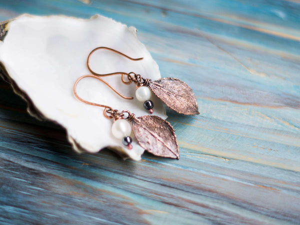 Lona Organic copper earrings with leafs and freshwater pearsl - MoonDome - 1