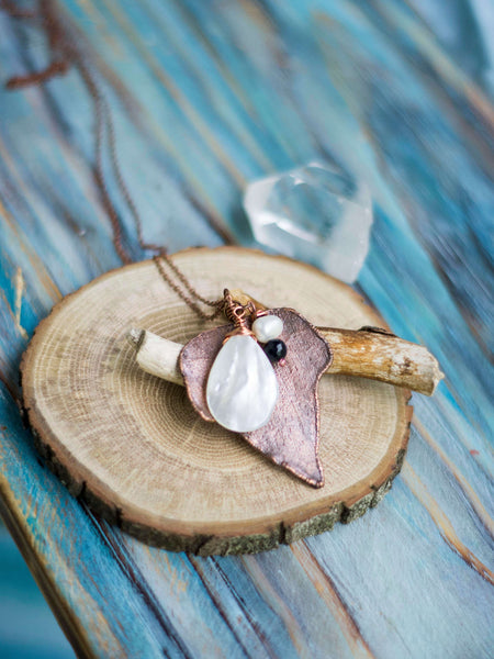 Ivy leaf organic copper long chain pendant with mother of pearl drop - MoonDome - 2