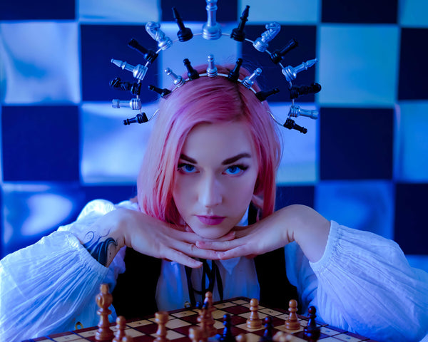 Queen's gambit Chess crown